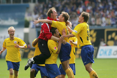 ＜サッカー ブンデスリーガ2部＞ハンザ・ロストック 最終戦で勝利し3季ぶりの1部昇格 - ドイツ