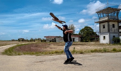 キューバ国産ドローン、技術者の夢乗せ空を舞う