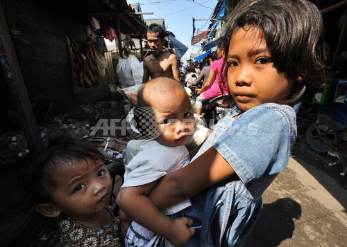 ジャカルタのスラム街で遊ぶ子どもたち 写真5枚 ファッション ニュースならmode Press Powered By Afpbb News