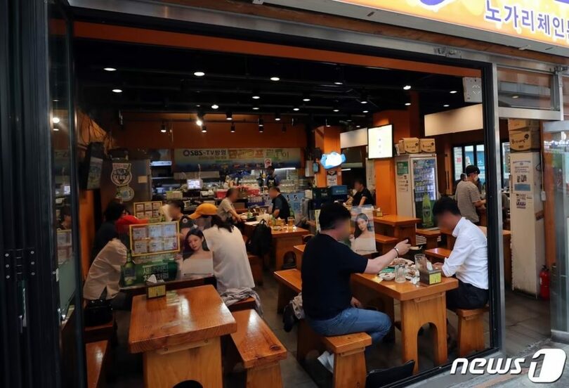 ソウル中区乙支路のノガリ横丁にあるHOF店を利用する市民ら(c)news1