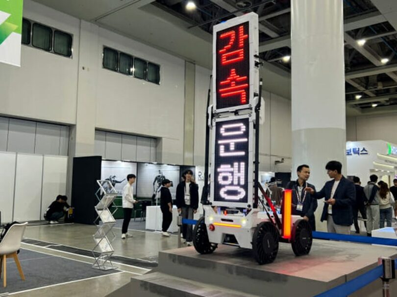 モビンが2024未来革新技術博覧会で公開した信号ロボット(c)KOREA WAVE