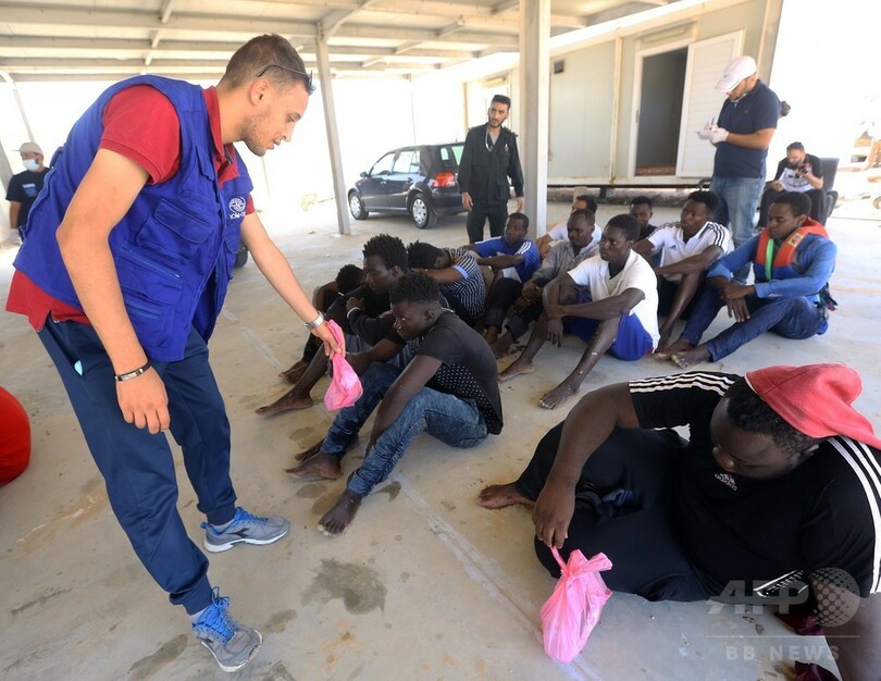 リビア沖で移民ボート転覆、赤ん坊3人死亡 100人不明