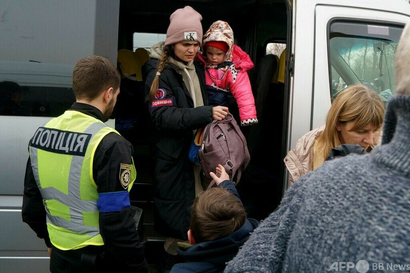 マリウポリ避難民、ザポロジエに到着 ロシア占領都市を経由