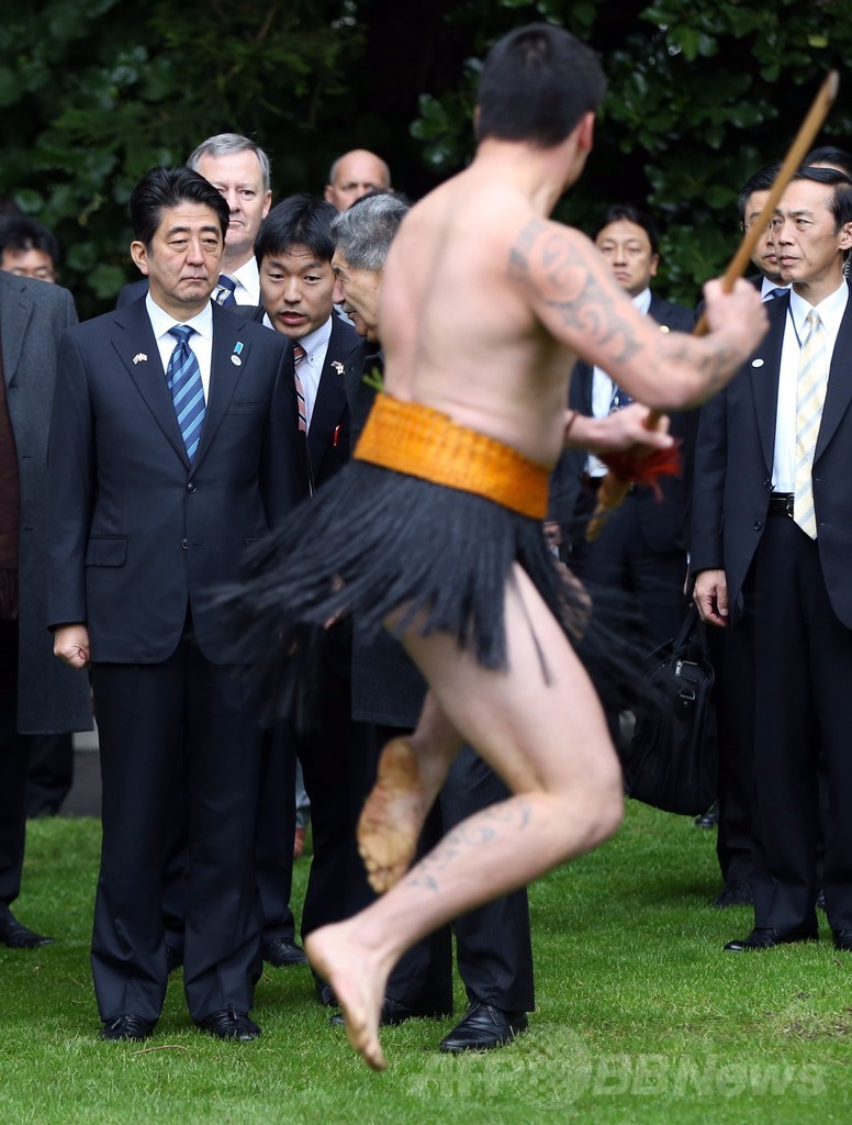 安倍首相がNZ首相と会談、捕鯨めぐり「見解の相違を確認」