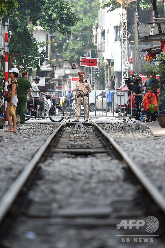 観光客憤慨 「インスタ映え」で人気のハノイ線路、当局が封鎖