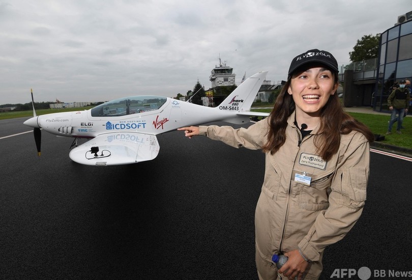 ベルギーの19歳、世界一周飛行を開始 女性最年少の記録目指す