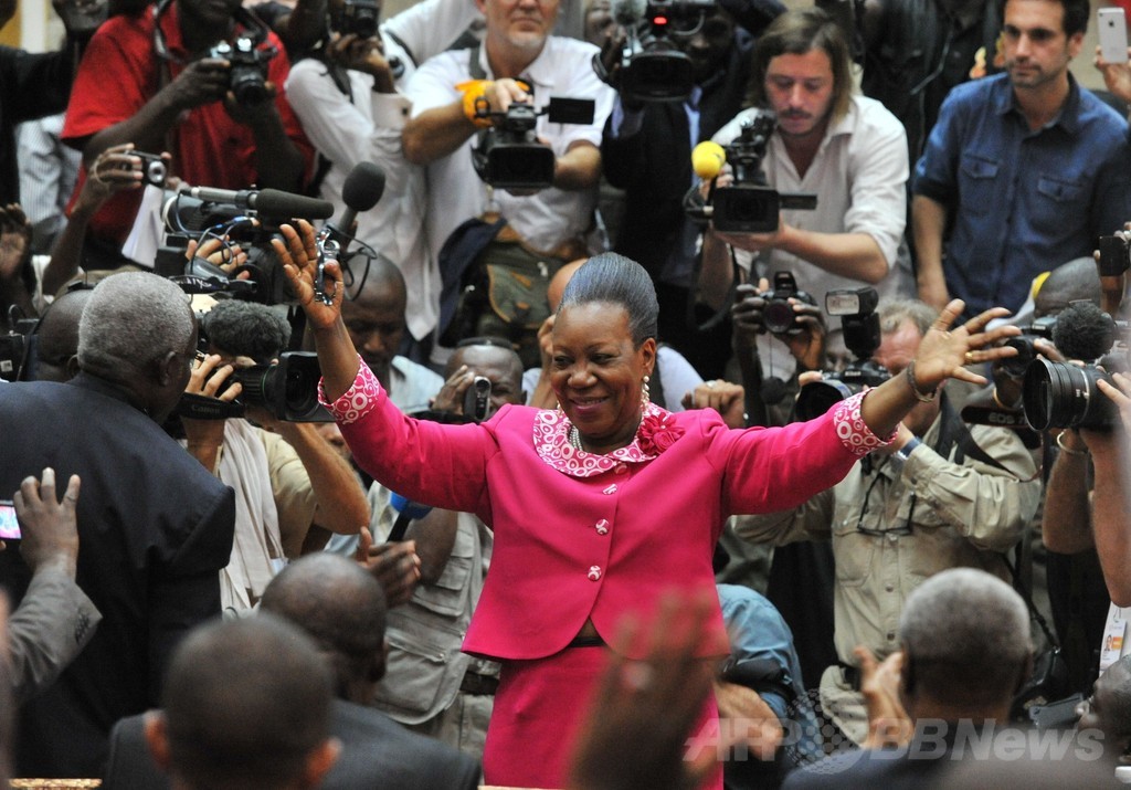 中央アフリカの暫定大統領に首都市長、同国初の女性大統領 写真3枚 国際ニュース：AFPBB News