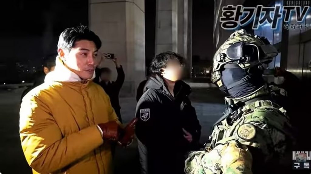 特殊部隊出身の韓流俳優、国会前で戒厳軍を説得…「冷静に行動して