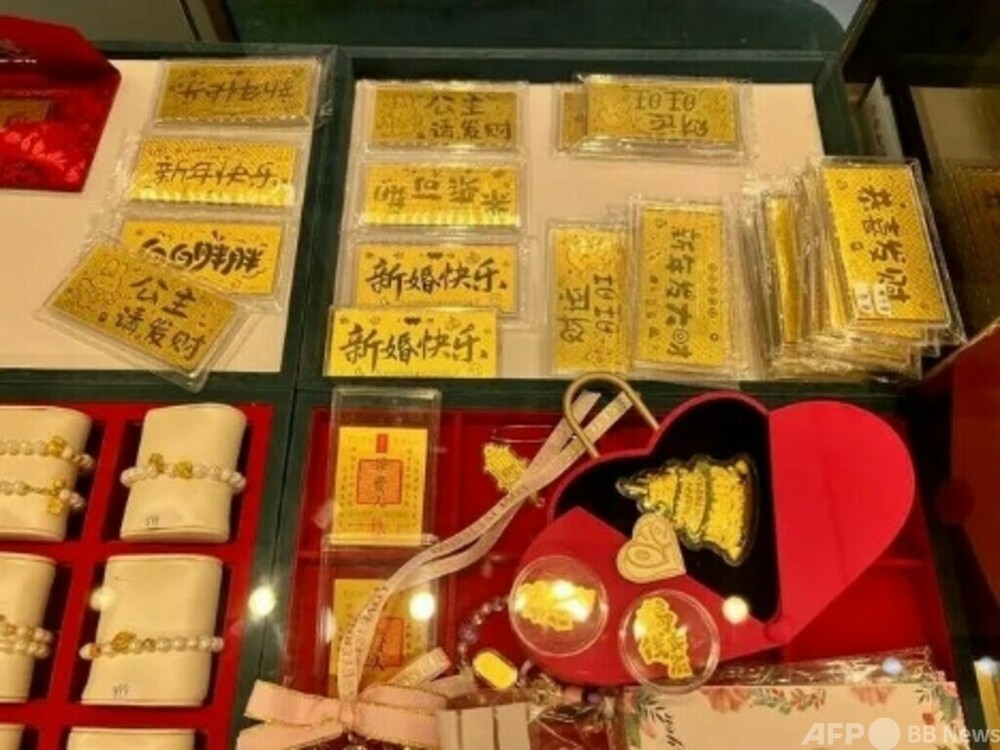 中国のZ世代にゴールドステッカーが人気 消費の新トレンドに 写真1枚