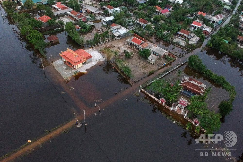 ベトナム中部洪水、111人死亡 さらに台風が接近中