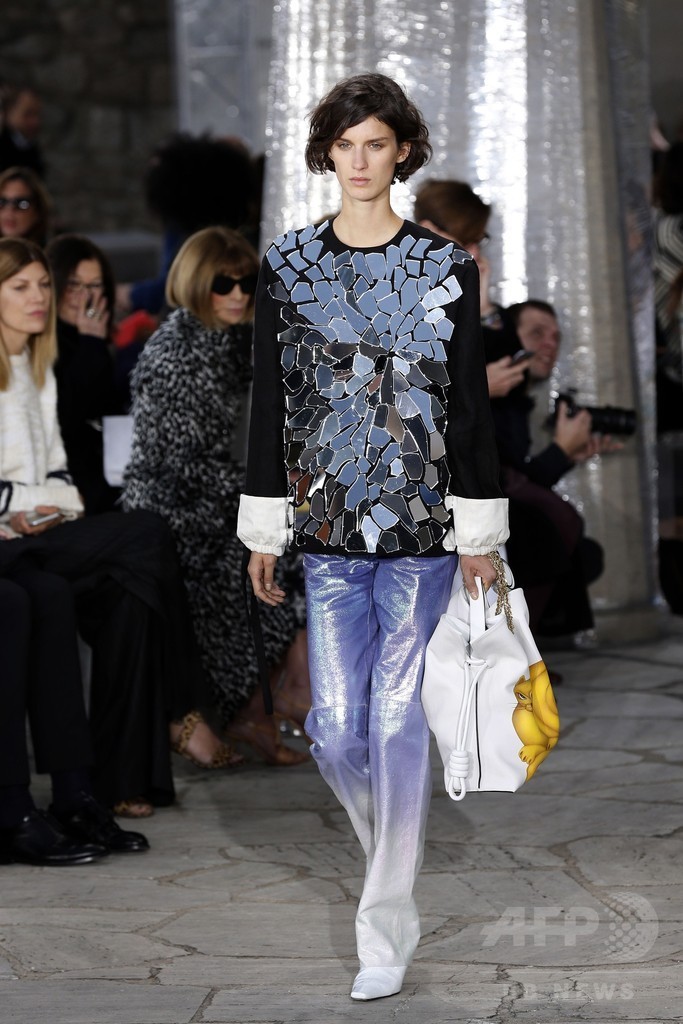 「ロエベ」16年春夏コレクション