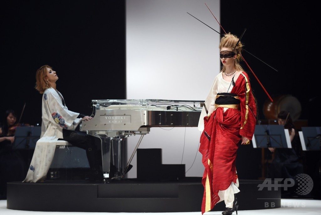 ロックをイメージした「着物」登場、Yoshikiデザイン 東京ファッションウィーク