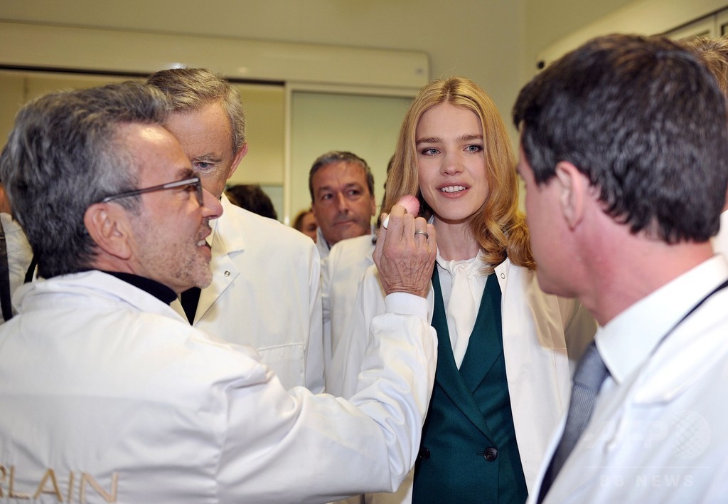 仏首相も視察、「ゲラン」が新生産施設をオープン