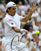テニス、ウィンブルドン選手権（%%The Championships Wimbledon 2009%%）男子シングルス準決勝。大会第2シードのロジャー・フェデラー（%%Roger Federer%%、スイス）は、大会第24シードのトミー・ハース（%%Tommy Haas%%、ドイツ）と対戦。フェデラーは7-6、7-5、6-3のストレートでハースを退け、グランドスラム（4大大会）では通算20度目、ウィンブルドンでは7年連続となる決勝進出を果たした。写真はリターンショットを放つトミー・ハース。（2009年7月3日撮影）(c)AFP/ADRIAN DENNIS