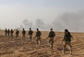 トルコ軍が開始したシリア北東部のクルド人支配地域に対する攻撃に参加し、シリアに越境する親トルコ派のシリア人戦闘員（2019年10月11日撮影）。(c)AFP / Nazeer Al-khatib