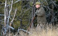 シベリアの針葉樹林地帯を歩くウラジーミル・プーチン大統領（2021年9月26日公開）。(c)Alexey DRUZHININ / Sputnik / AFP