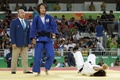 リオデジャネイロ五輪、柔道女子57キロ級3位決定戦で連珍羚（右）と対戦する松本薫（2016年8月8日撮影）。(c)AFP/Jack GUEZ