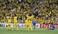 サッカーAFCチャンピオンズリーグ、決勝トーナメント1回戦第2戦、柏レイソル対水原三星ブルーウィングス。1回戦突破を喜び合う柏レイソルの選手（2015年5月26日撮影）。(c)AFP/KAZUHIRO NOGI