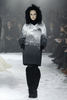 フランス・パリ市内で発表された「モンクレール ガム・ルージュ（Moncler Gamme Rouge）」12/13年秋冬コレクション（2012年3月8日撮影）。(c)Moncler Gamme Rouge