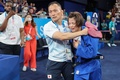 パリ五輪、柔道女子52キロ級2回戦。試合に敗れ、悔しがる阿部詩（右、2024年7月28日撮影）。(c)Jack GUEZ / AFP