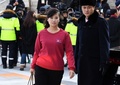 韓国・江陵での北朝鮮の「三池淵管弦楽団」による公演を前に会場入りする同楽団の玄松月（ヒョン・ソンウォル）団長（2018年2月8日撮影）。(c)AFP PHOTO / POOL / KIM HONG-JI