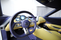 日産自動車（Nissan Motor）は8日、第42回東京モーターショー2011（Tokyo Motor Show）に、3台の電気自動車（EV）コンセプトカーを展示すると発表した。EVスポーツカー「ESFLOW（エスフロー）」と、都市向けスマートEV「Pivo3（ピボ3）」、乗用車の快適性と商用車の実用性の両立を目指した「TOWNPOD（タウンポッド）」の3車種になる。東京モーターショーは11月30日から12日11日までの日程。

写真は、神奈川県厚木市の日産のデザインセンターで展示された「ESFLOW」（2011年10月20日撮影）。(c)AFP/TOSHIFUMI KITAMURA