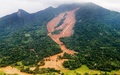 スリランカ・ブラトコフピティヤで、地滑りが発生した現場（2016年5月18日撮影）。(c)AFP/SRI LANKAN PRESIDENT&apos;S OFFICE