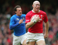 トライを奪うウェールズのトム・シャンクリン（%%Tom Shanklin%%）。(c)AFP/GEOFF CADDICK