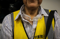 香港・東涌で、首からゴーグルをぶら下げる85歳の「ウォンおじいさん」（2019年9月7日撮影）。(c)VIVEK PRAKASH / AFP
