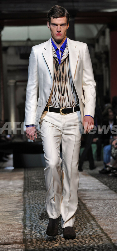 11年春夏ミラノ・メンズコレクション＞ロベルト・カヴァリ、新作を発表