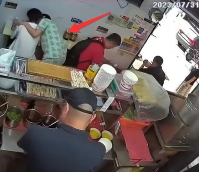 男性が見知らぬ女性に「キス泥棒」される 中国のネット上で話題に