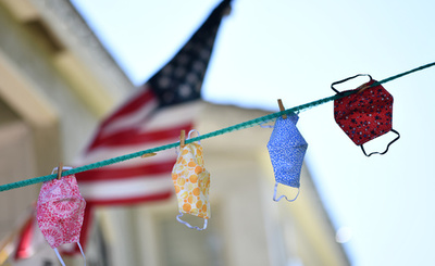 親と同居の米若者、史上最高の52％ コロナの影響も