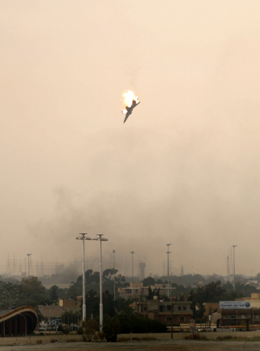 戦闘機撃墜の瞬間、リビア・ベンガジ