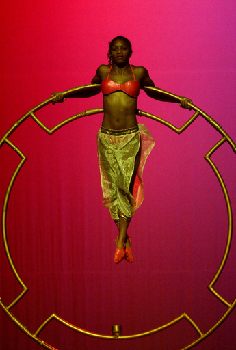 第11回イベロアメリカ･フェスティバル、40か国の芸能集団が演技を披露