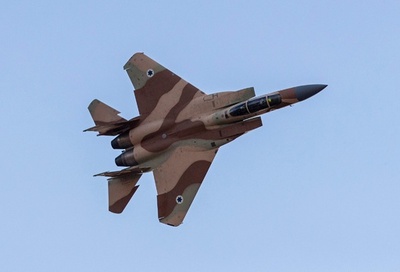 イスラエル空軍パイロット養成学校の卒業式で航空ショー