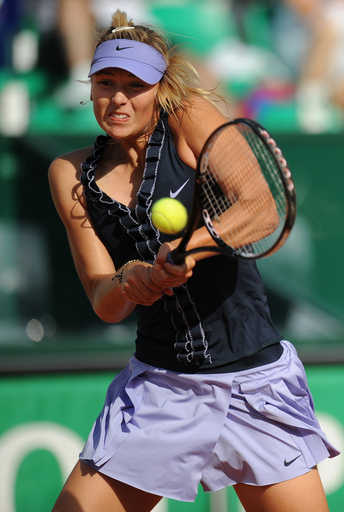 シャラポワ ボズニアツキをストレートで退け8強入り