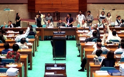 フィリピンの下院で爆発、少なくとも6人負傷