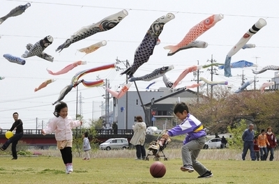 子どもの数が27年連続で減少、総務省