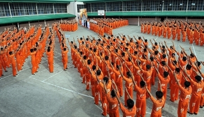 フィリピンの踊る受刑者たち、今度は「ＴＨＩＳ ＩＳ ＩＴ」の集団ダンスを披露