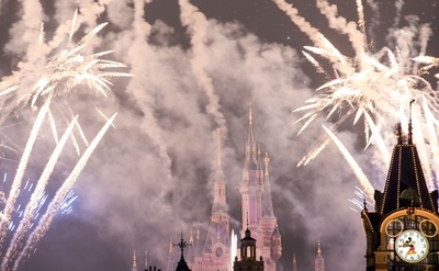 開業までいよいよ2週間、上海ディズニーで花火