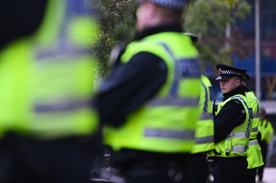 父が突然死、2歳児餓え死にか 英