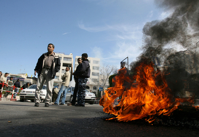 ハマスとファタハが武力衝突、死者1人 - パレスチナ自治区