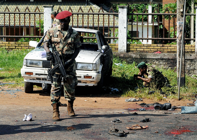 スリランカの自爆攻撃、暗殺された閣僚含め死者14人