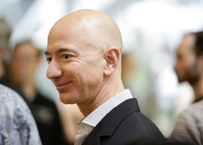 米アマゾンのベゾスCEO、純資産17兆円に 過去数十年で最高額