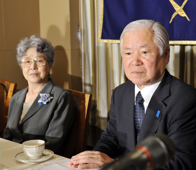 横田夫妻、初めて孫のヘギョンさんと面会 モンゴルで
