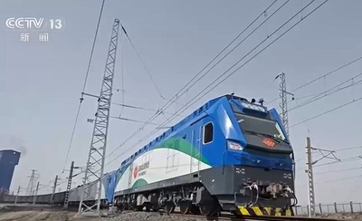 200両の客車を牽引可能 中国初の高出力水素機関車が一般公開