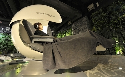 ショッピングモールにハイテク仮眠カプセル登場、香港