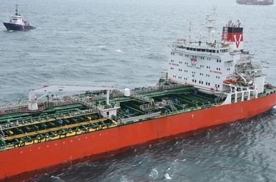 ドーバー海峡で石油タンカーと貨物船が衝突