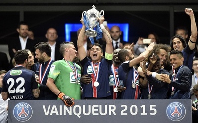 PSGが仏史上初の快挙！リーグ杯を制して国内3冠達成