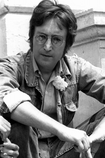 バチカン紙がジョン・レノンの「失言」に寛大な記事、伝説的アルバム発売から40年